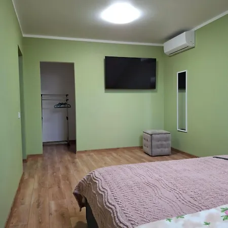 Appartement простора сімейна оселя у серці міста бічна площа ринок кухня-студія та спальня 2 кондиціонери *